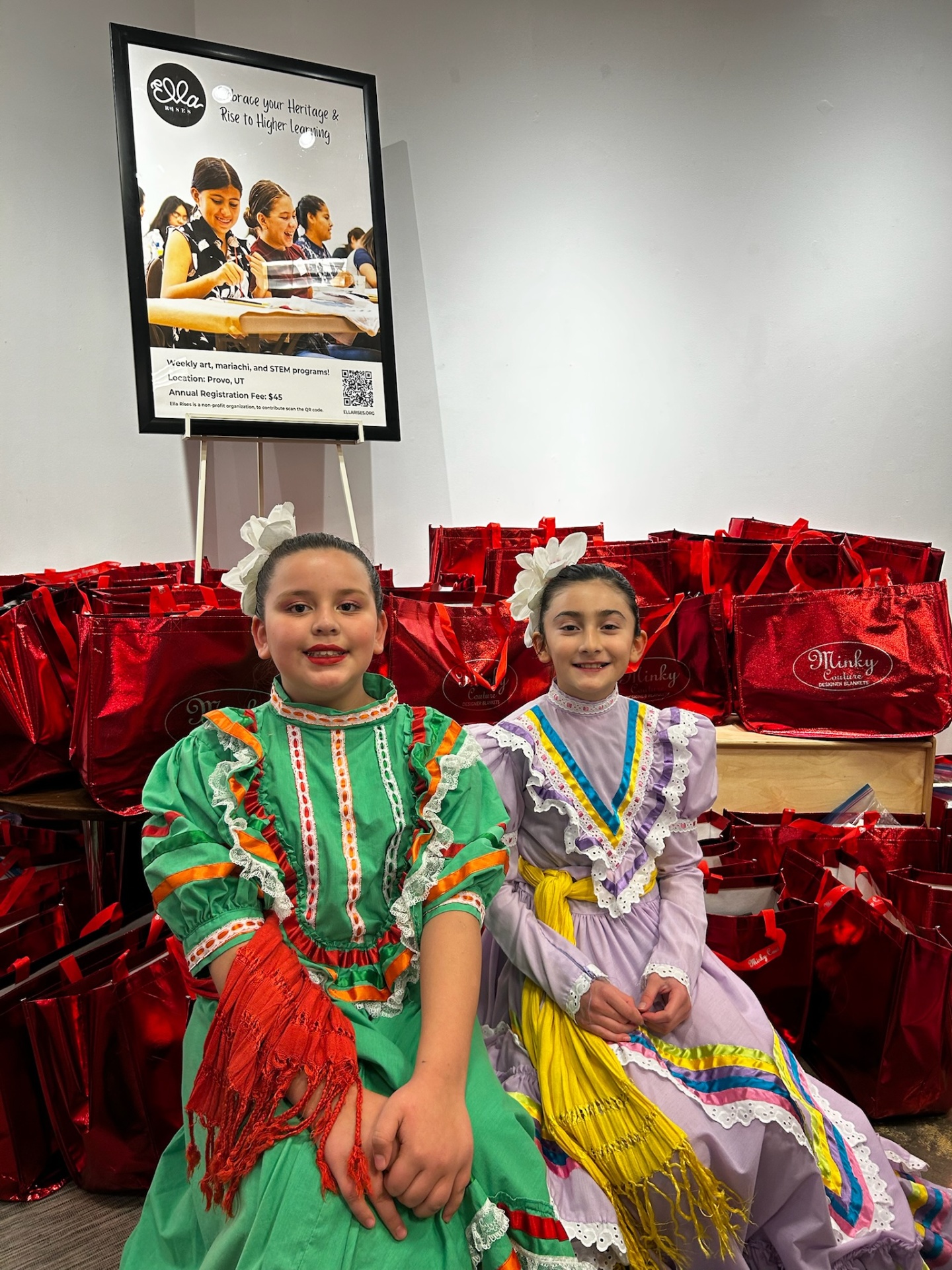 Ballet Folklorico dancers